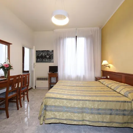 Moderno Hotel 3*