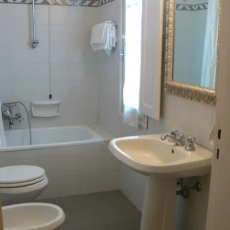Moderno Hotel 3*