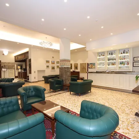 Moderno Hotel 3*