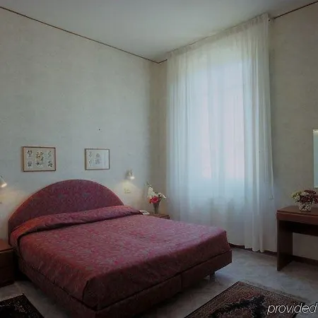 Moderno Hotel 3*