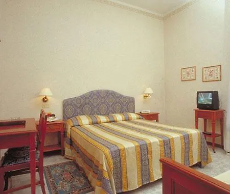 Moderno Hotel 3*