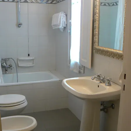Moderno Hotel 3*